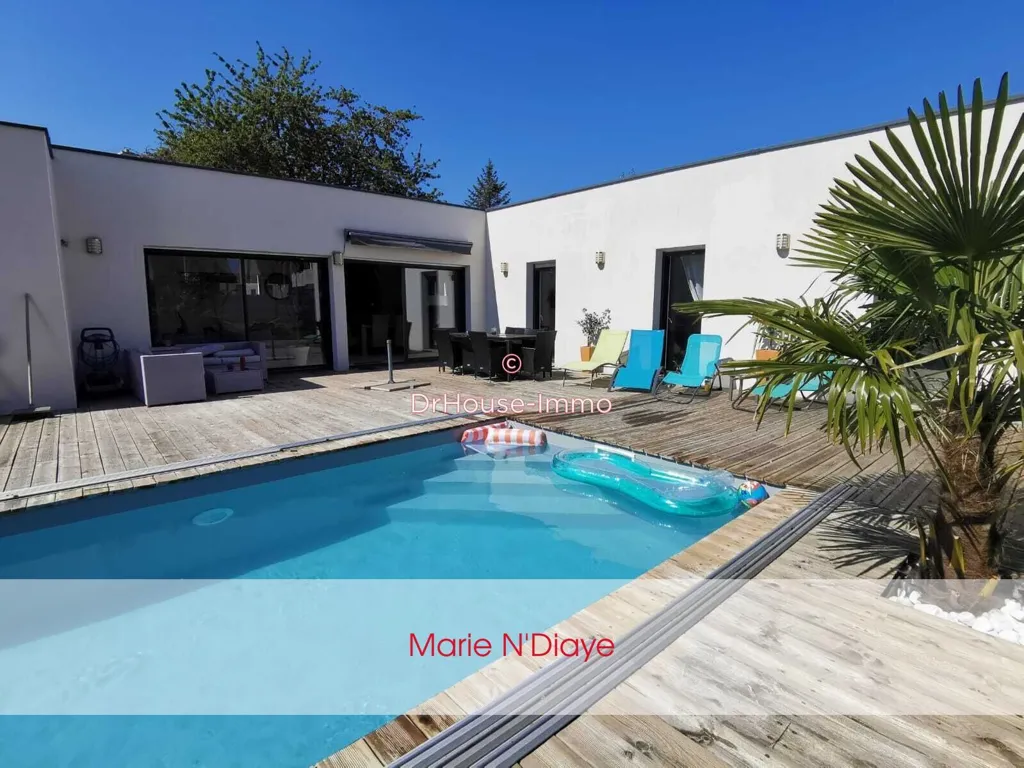 Bassein - House with Pool in Ploufragan