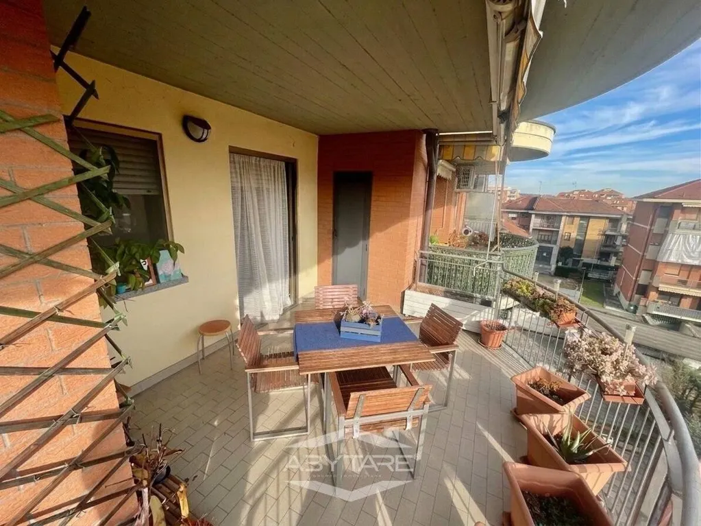 Balcon - Two-Level Apartment with Terraces in Nichelino