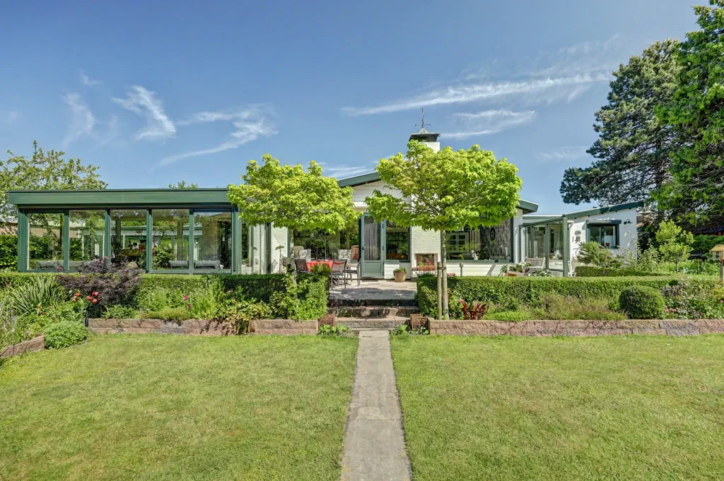 Aed - Modernised Bungalow with Garden in Kortgene