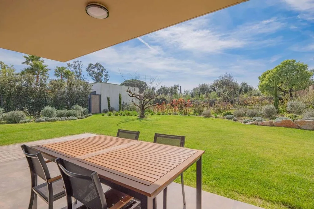 Aed - Luxury Apartment with Garden in Grimaud