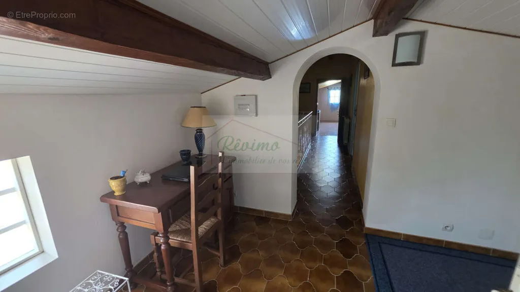 Esik - Traditional Villa with Pool in Galargues