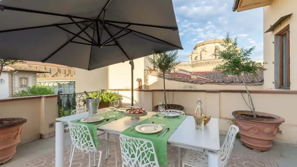 Terrace - Renaissance-Style Apartment with Terrace in Florence