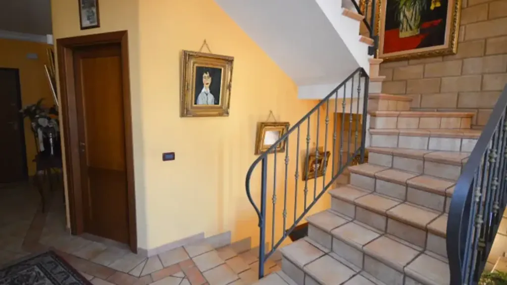 Pièces - Terraced Villa with Balcony in Rossano