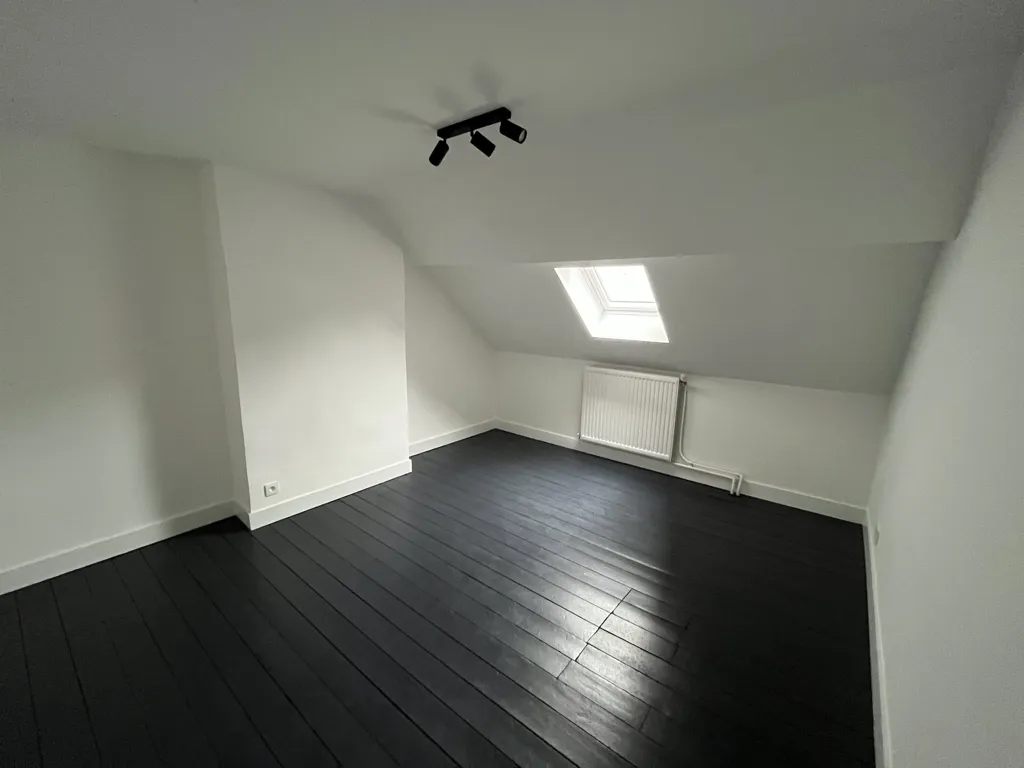 Pièces - Duplex Rénové avec Balcon à Schaerbeek