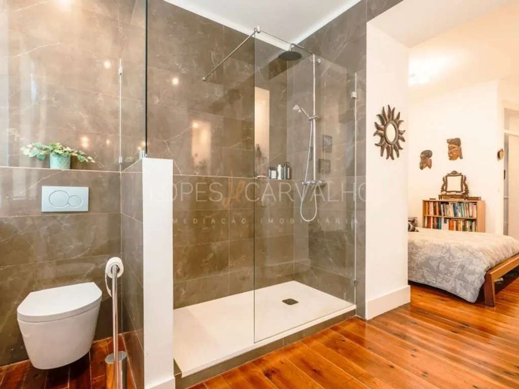 Vannitoad - Luxury Apartment with High Ceilings in Lisbon