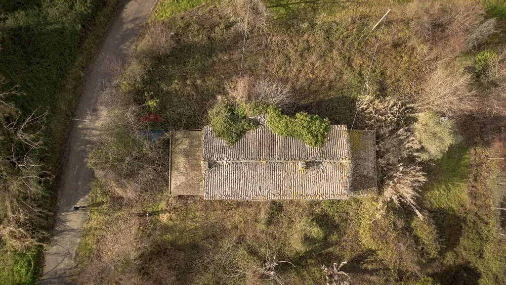 Vue aérienne - Rustic Stone Cottage with Panoramic Garden in Rosora