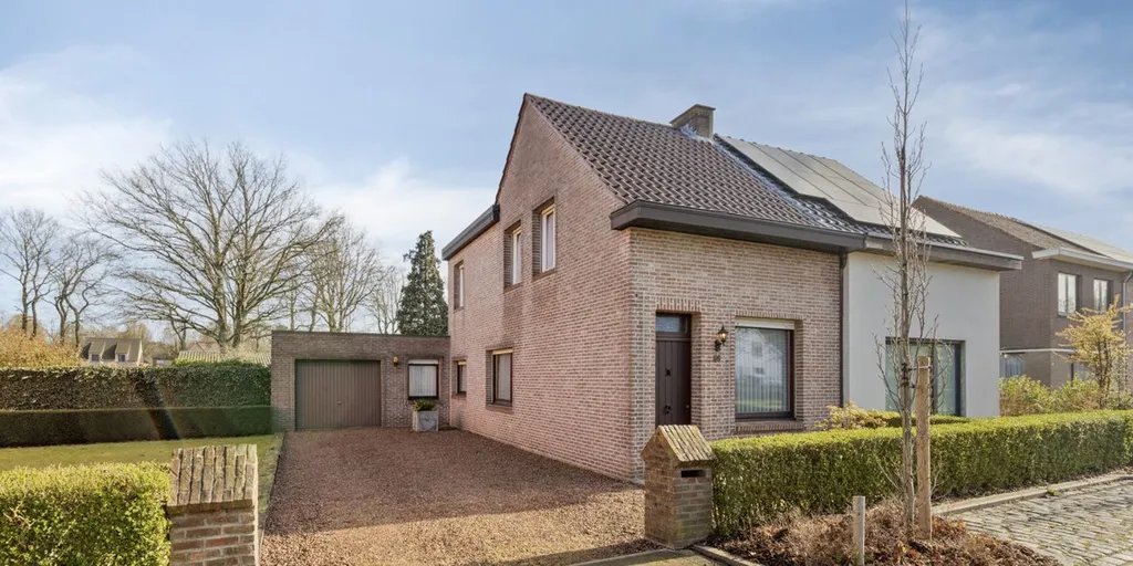 Välivaade - House with Development Potential in Brasschaat
