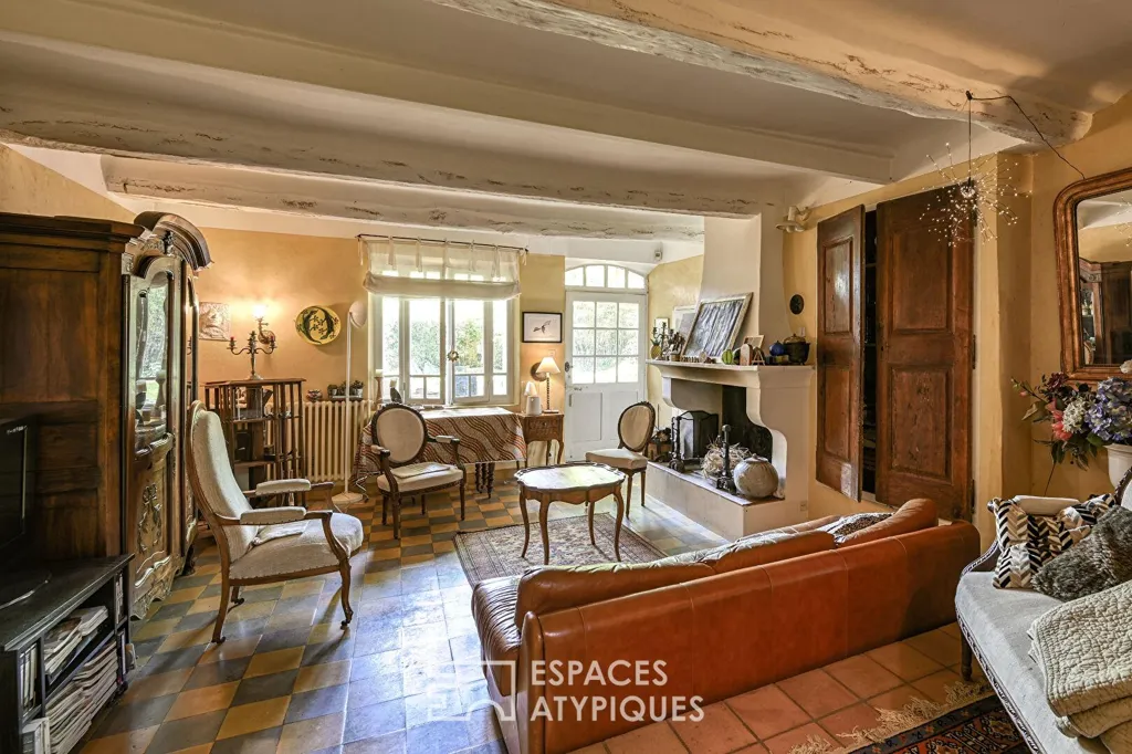 Elutuba - 17th-Century Bastide with Workshop in Luberon