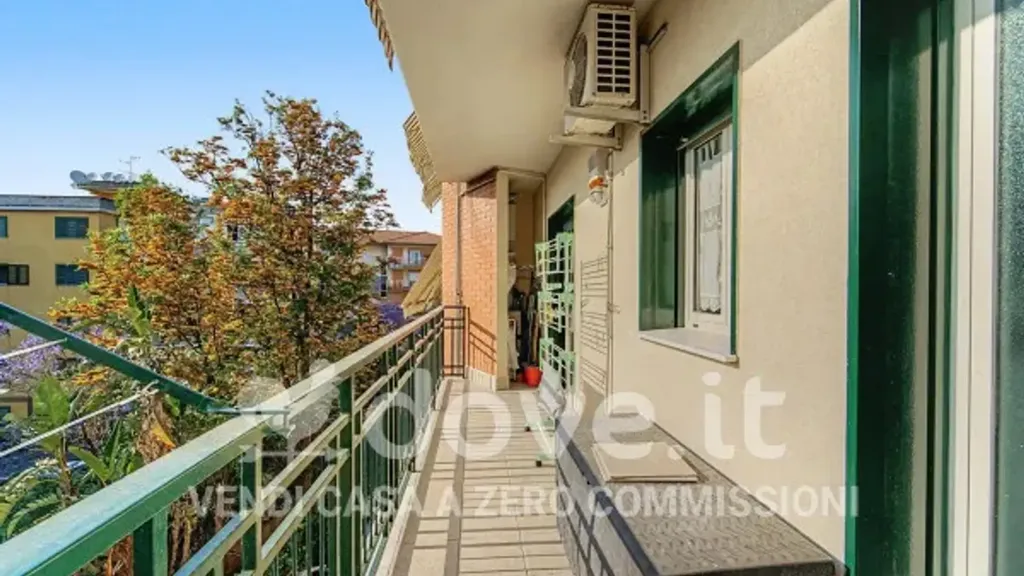 Balkon - Rearranged Apartment with Balcony in Catania