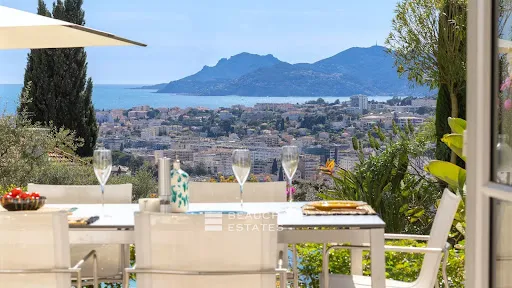 Terrasse - Villa Belle Époque avec Vue Mer à Cannes