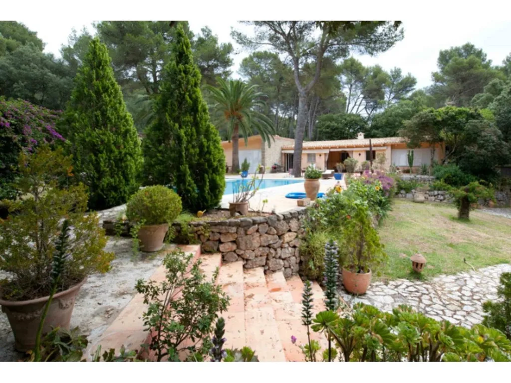 Bassein - Rustic Chalet with Pool in Formentor