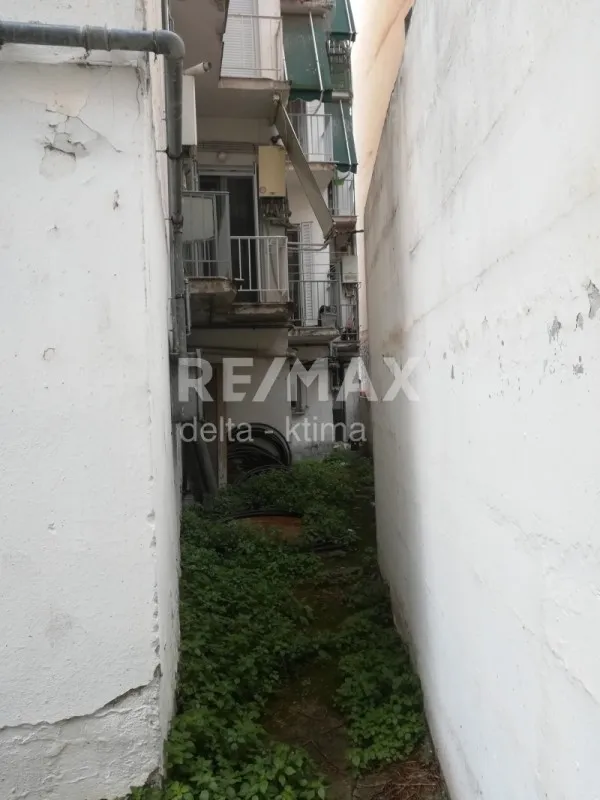 Jardin - Semi-Basement Flat with Garden in Larissa