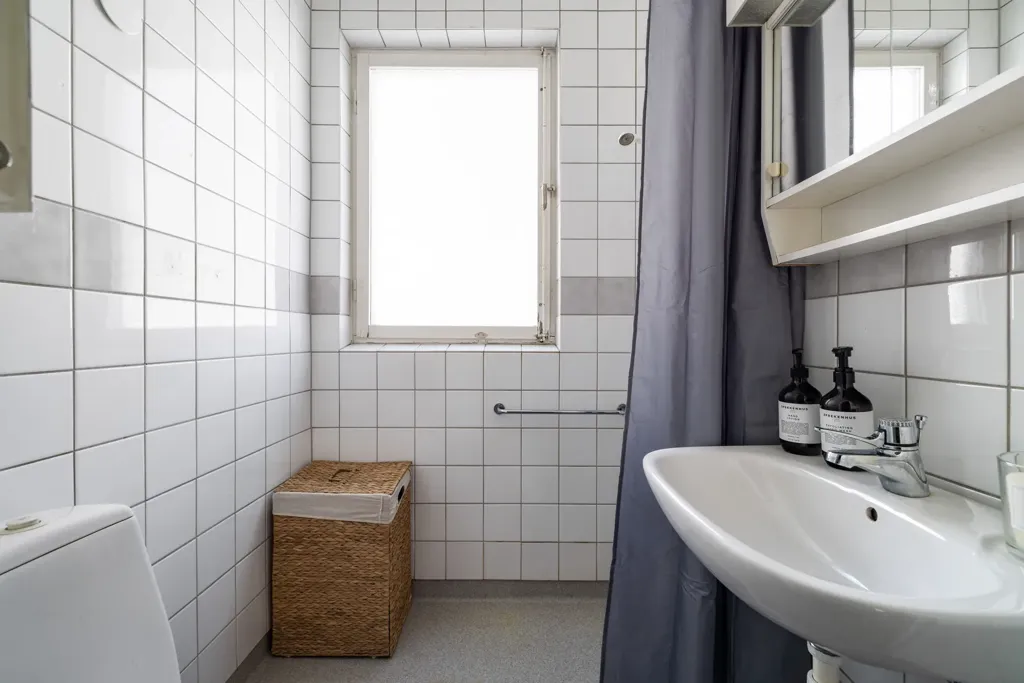 Vannitoad - Bright Apartment with Balcony in Hammarbyhöjd