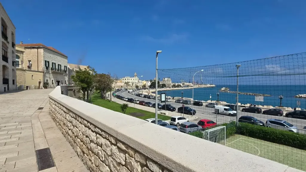 Quadrilocale with Balcony in Bari's Historic Centre