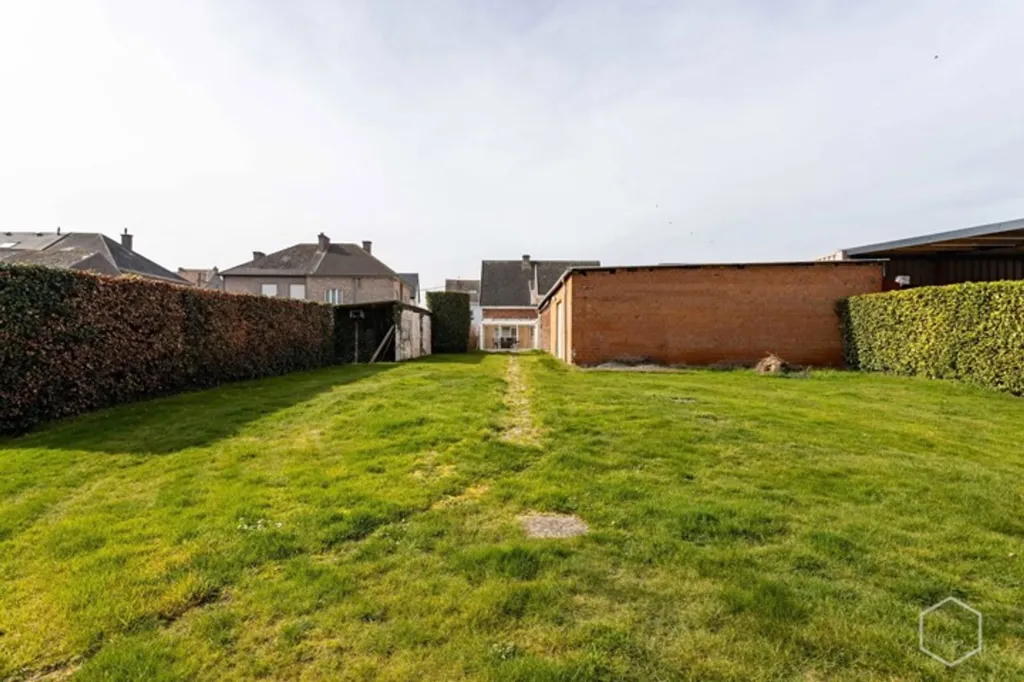 Aed - House with Shop in Lede