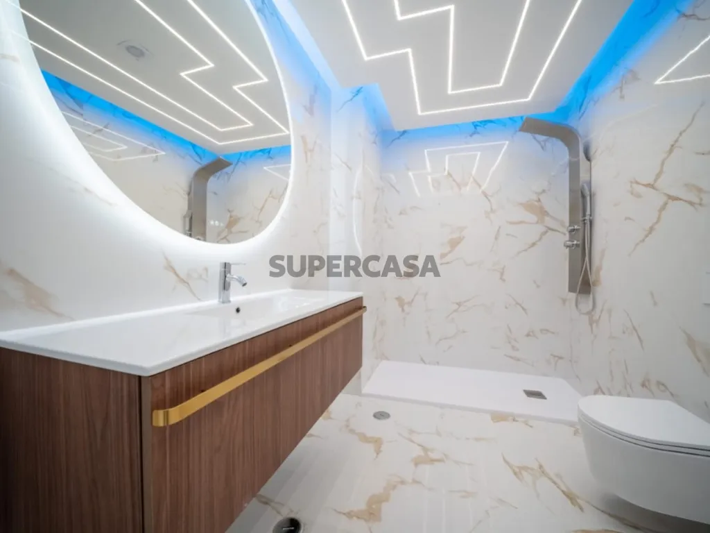 Bathrooms - 3-Bedroom Flat with Sea View in Loulé