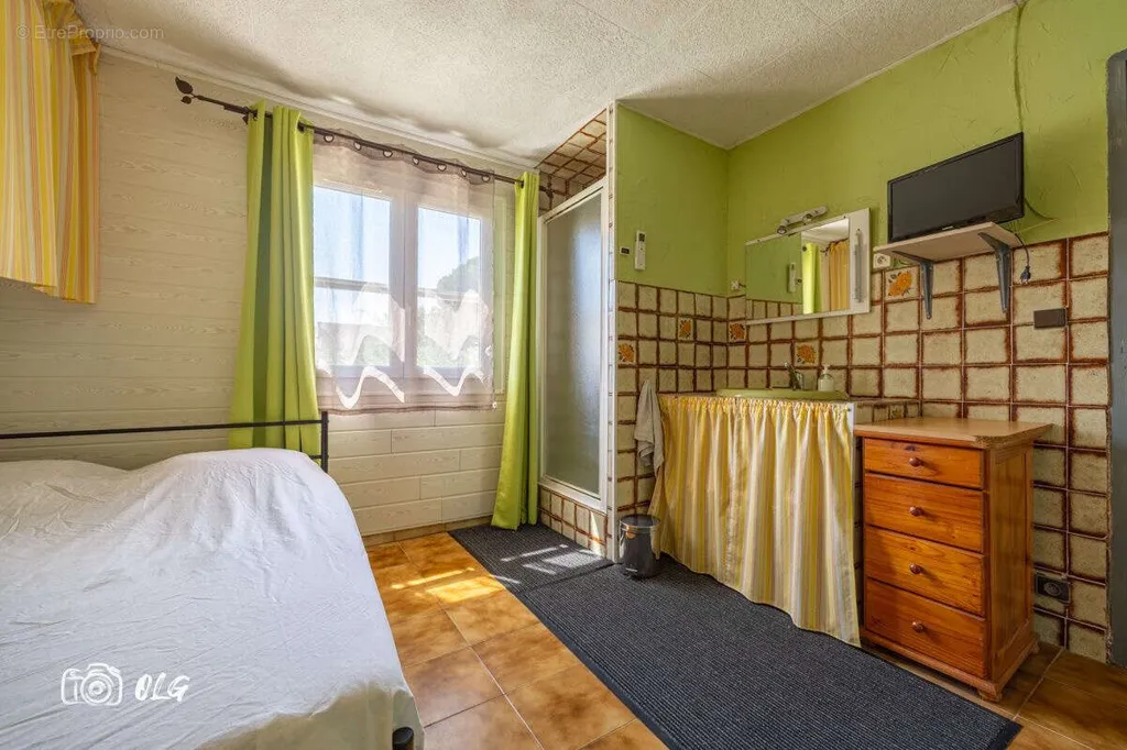Chambres - Villa avec Studio Indépendant à Lansargues