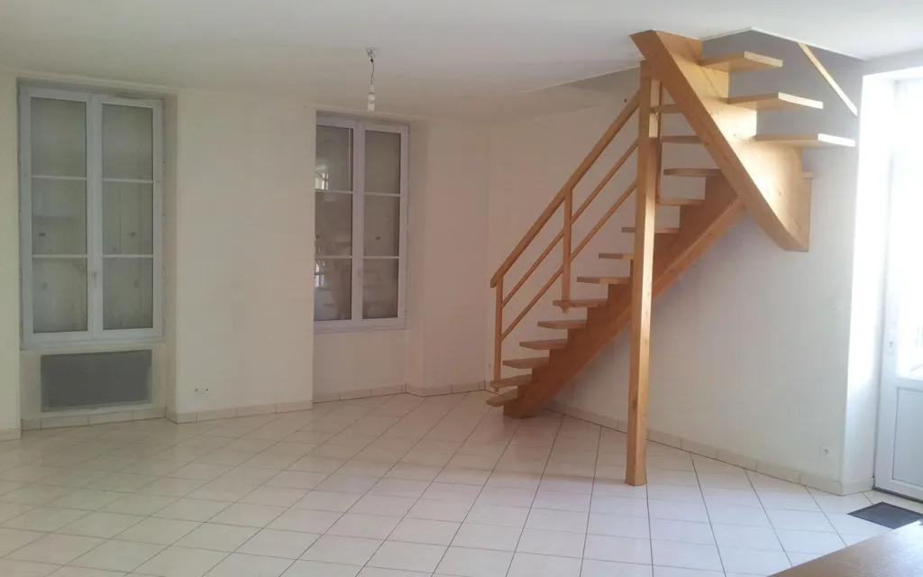 Séjour - Maison Duplex avec Terrasse à Tonnay-Charente
