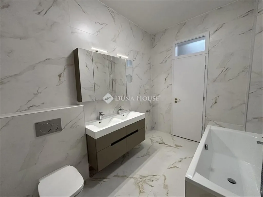 Vannitoad - Modern Ground Floor Flat in Kecskemét City Centre
