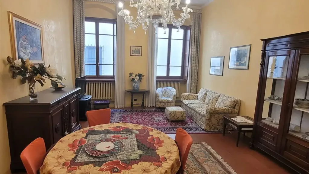 Restored 2-Bedroom in Florence