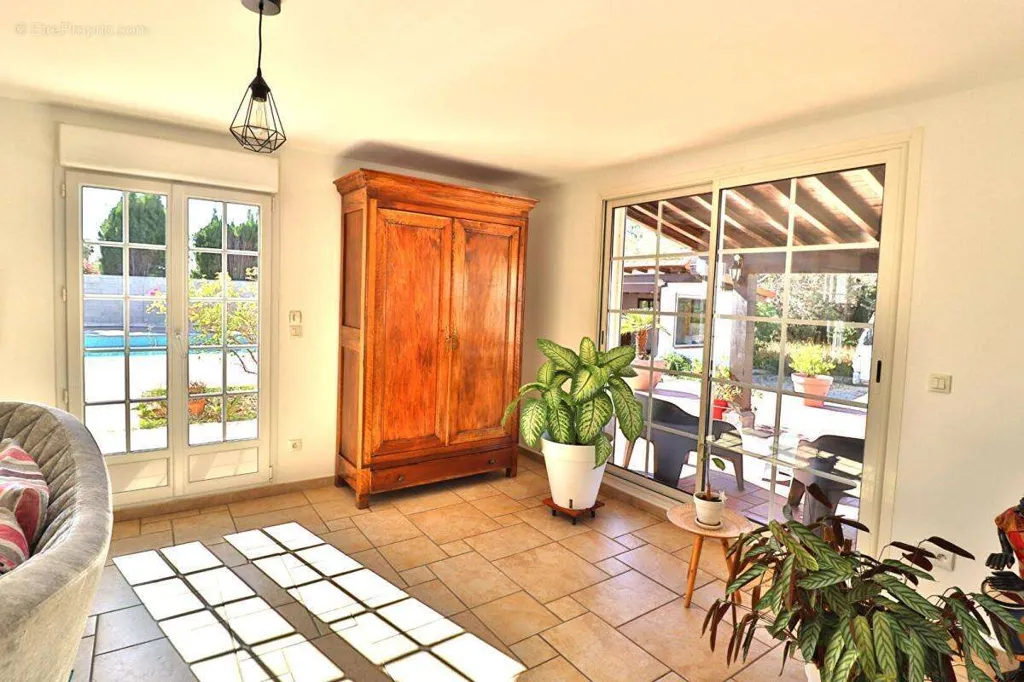 Elutuba - Villa with Pool and Dependence in Pia