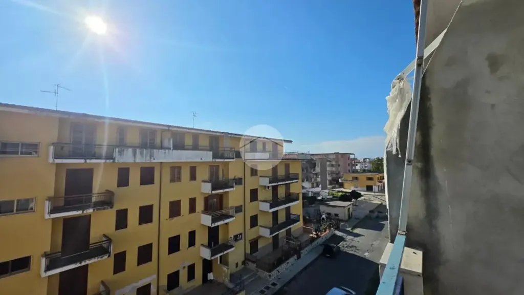 Rõdu - Bright Bilocale with Balconies in Scalea