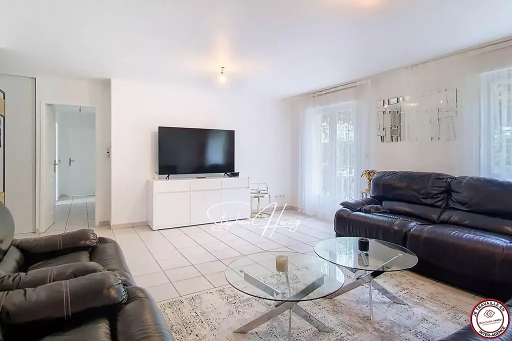 Living Room - Four-Bedroom House with Garden in Libourne