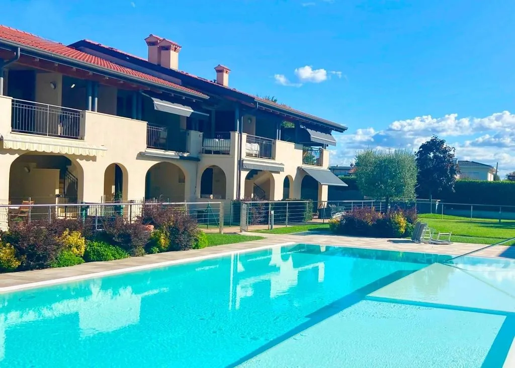 Piscine - 2-Bedroom Lakefront Flat in Sirmione