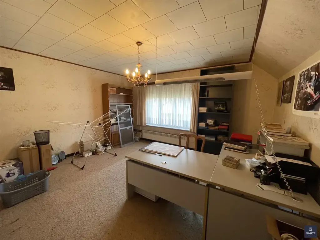 Bureau - Maison avec garage et jardin près du bois
