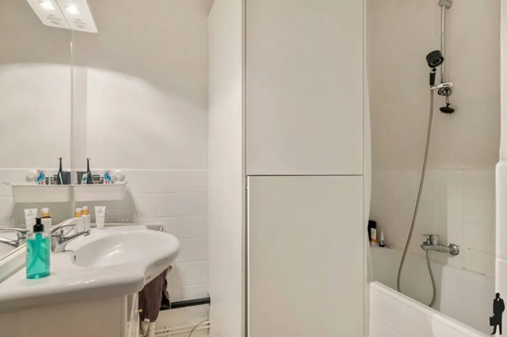 Salles de bain - Appartement Lumineux avec Vue sur Verdure en Top Location