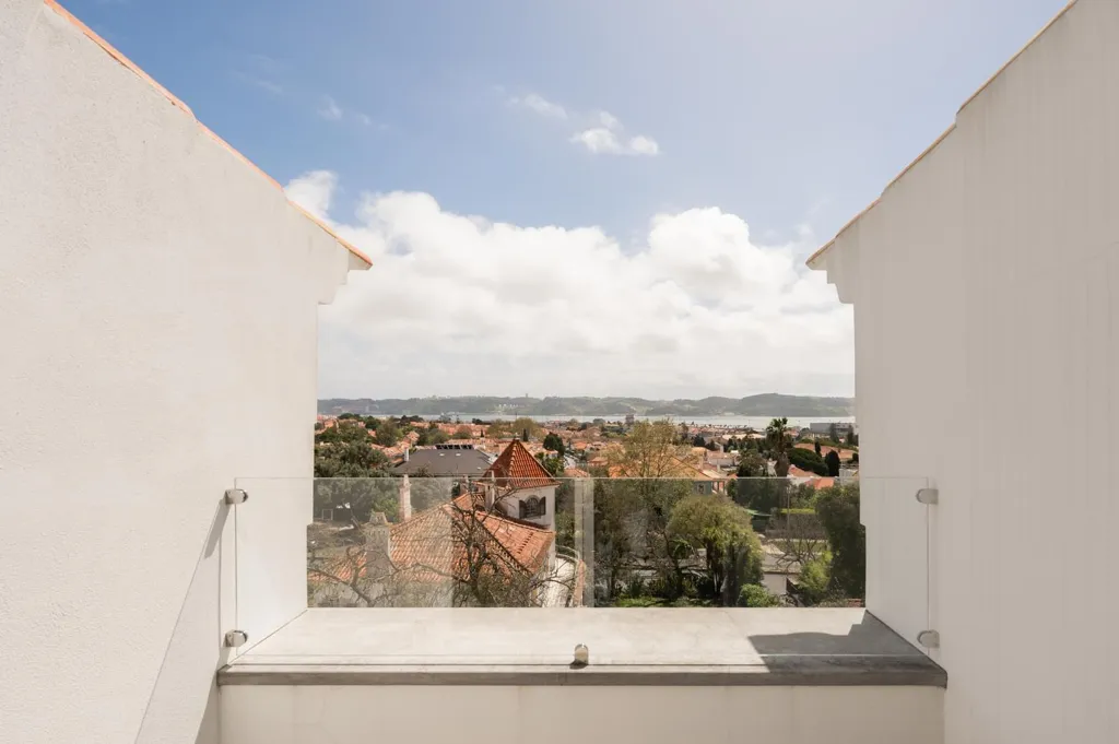 Balcon - 7 Bedroom House with Pool in Restelo, Lisbon