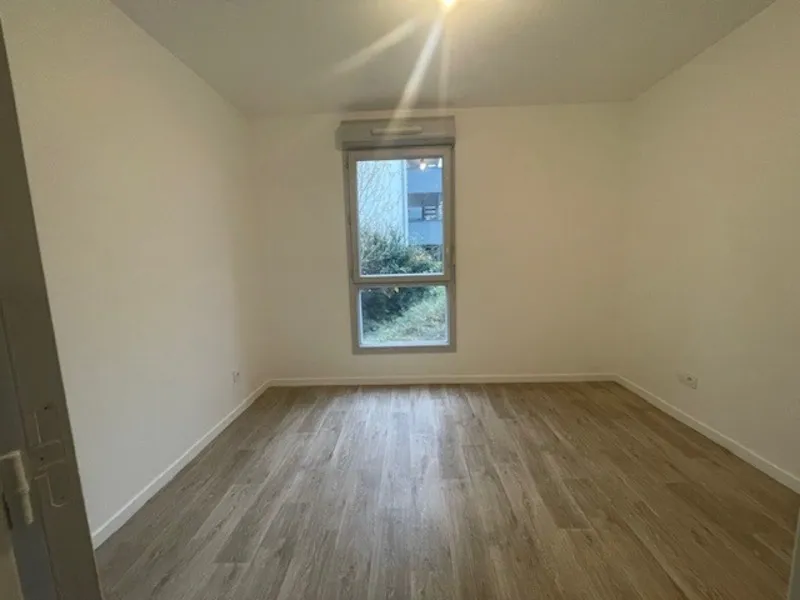 Toad - Garden Flat with Terrace in Bourgoin-Jallieu