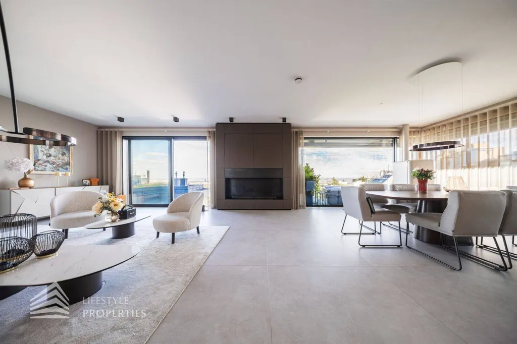 Séjour - 4-Bedroom Apartment with Panoramic Balcony in Vienna