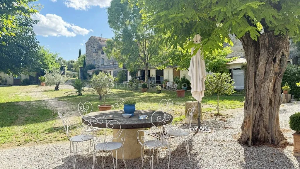 Terrasse - Maison de Luxe avec Installations Équestres à Montpellier