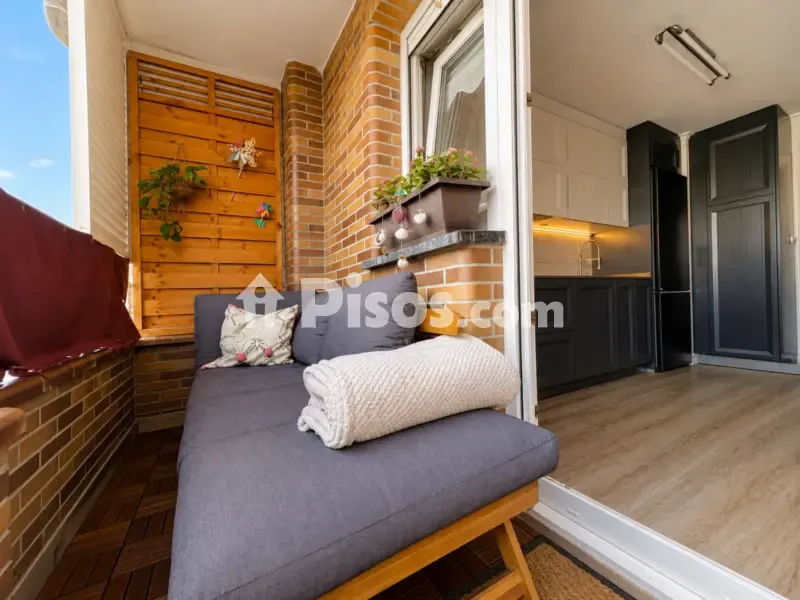 Balcon - Bright Duplex Apartment with Terrace in Lauaxeta