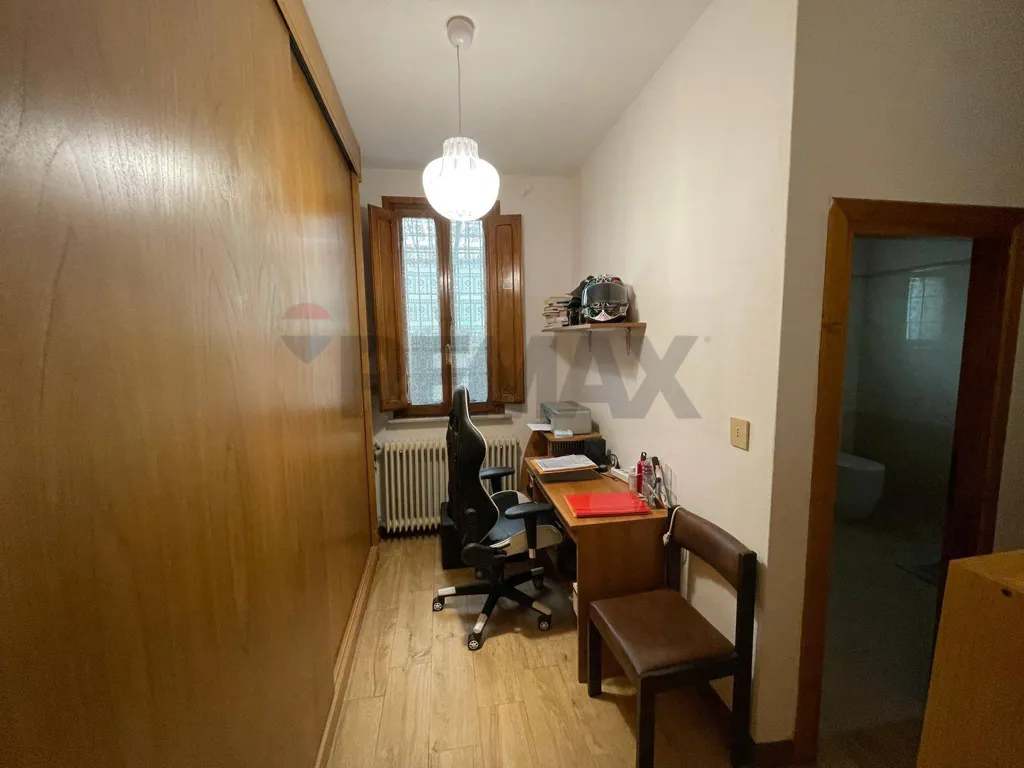 Bureau - Villa with Garden in Bagni di Lucca