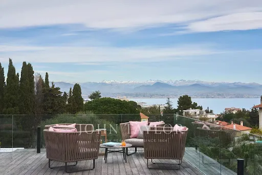 Terrasse - Villa Contemporaine avec Vue Panoramique à Antibes