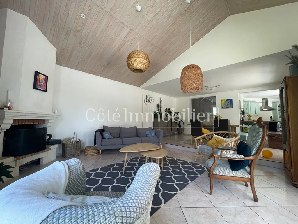 Living Room - House with Pool in Port-Saint-Père