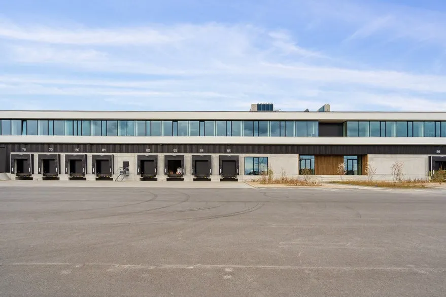Välivaade - High-Roofed Warehouse with Office Space in Fredericia