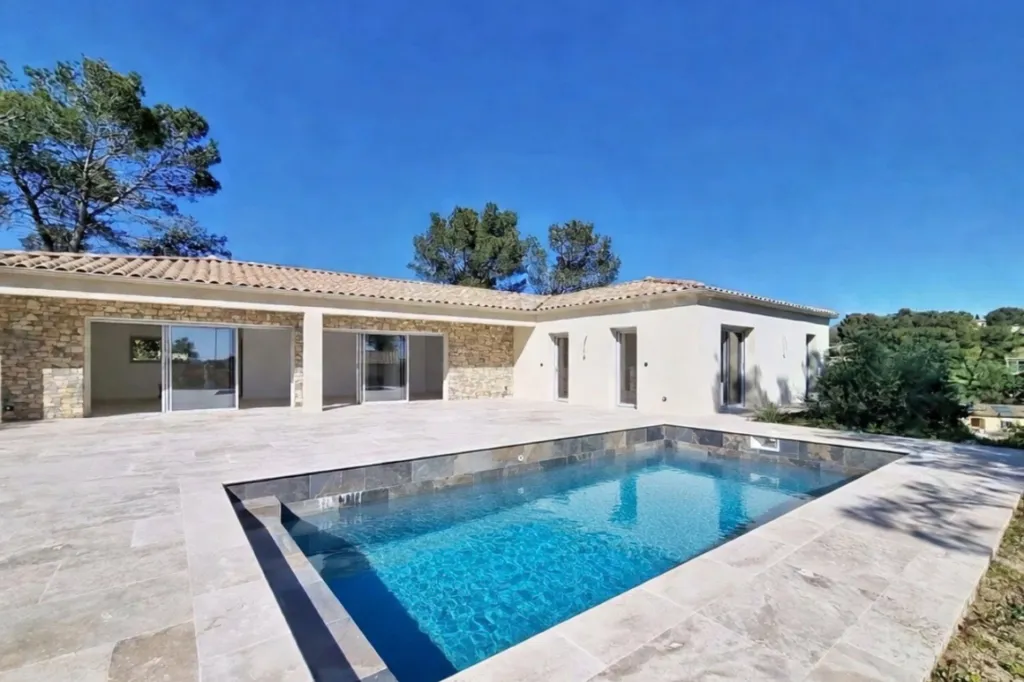 Piscine - Villa Contemporaine avec Piscine à Nîmes