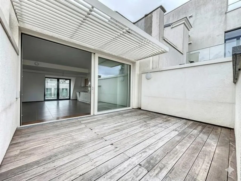 Terrass - Recent Multi-Unit Building with Terrace in Central Brussels