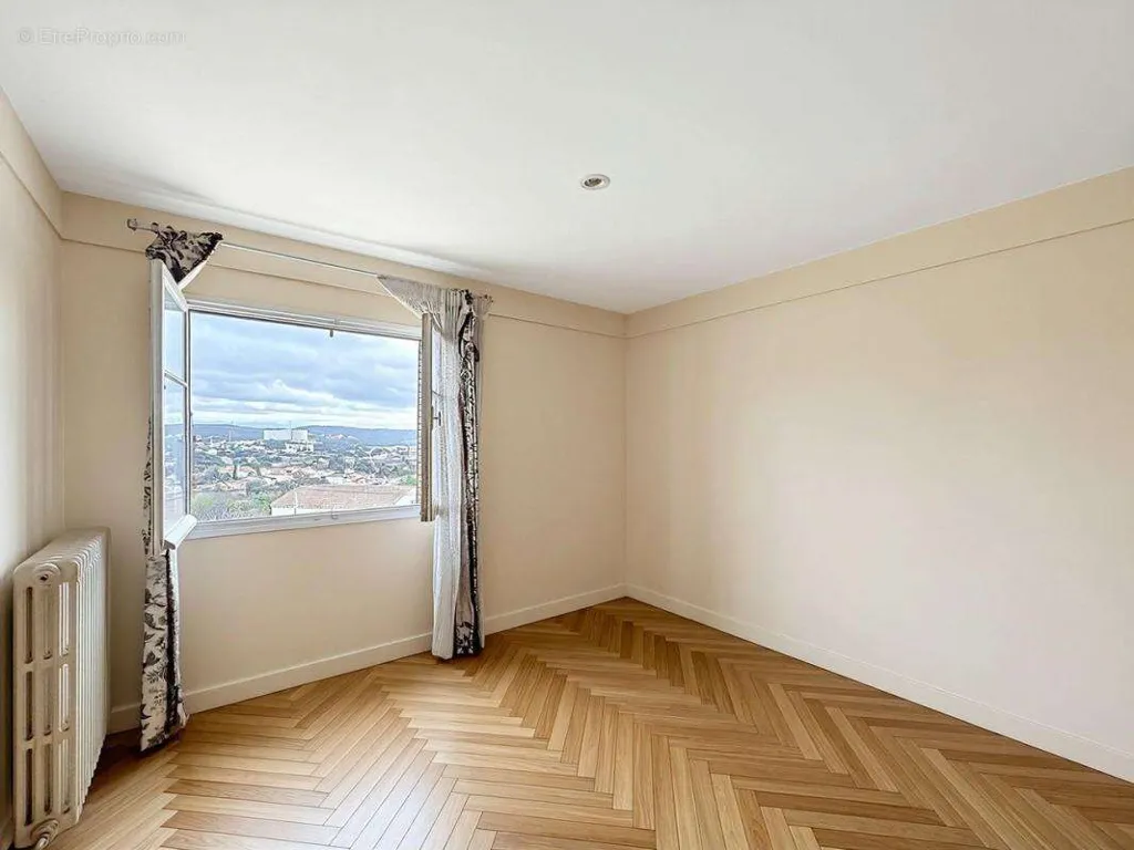 Pièces - Maison avec Deux Appartements et Jardin à Les Pennes-Mirabeau