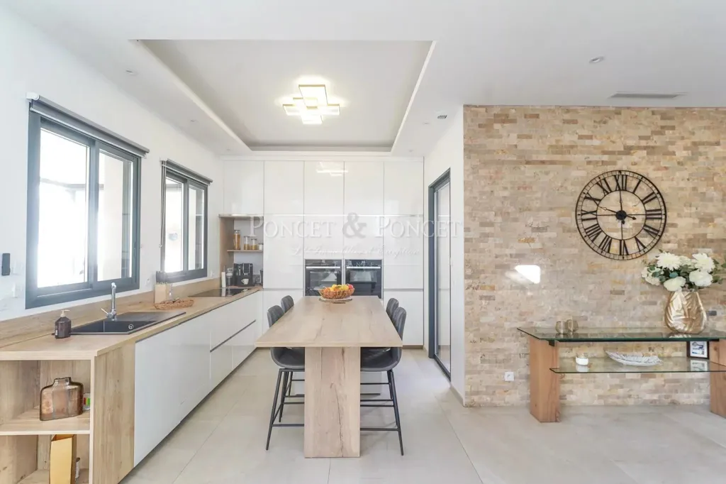 Cuisine - Villa Contemporaine avec Piscine à Lattes