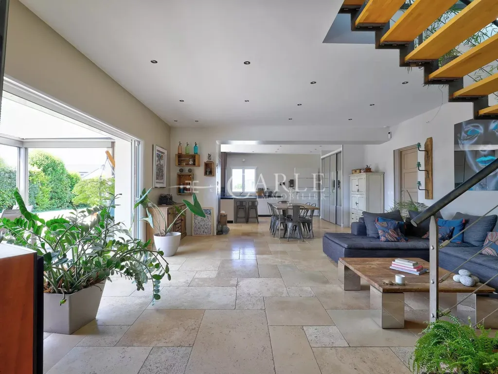 Séjour - Villa de Standing avec Piscine à Villette d'Anthon