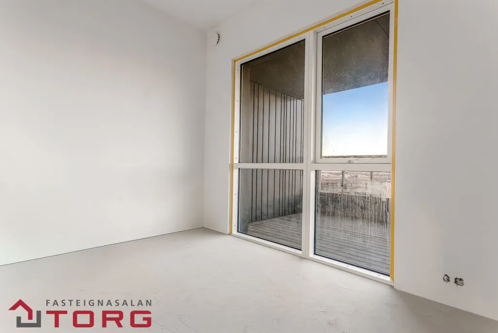 Toad - Modern Apartment with Balcony in Hnðraholt