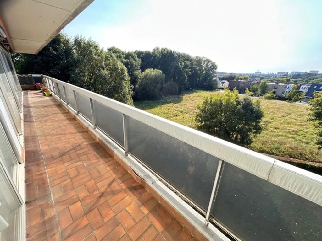 3-Bed Apartment with Garden View in Uccle
