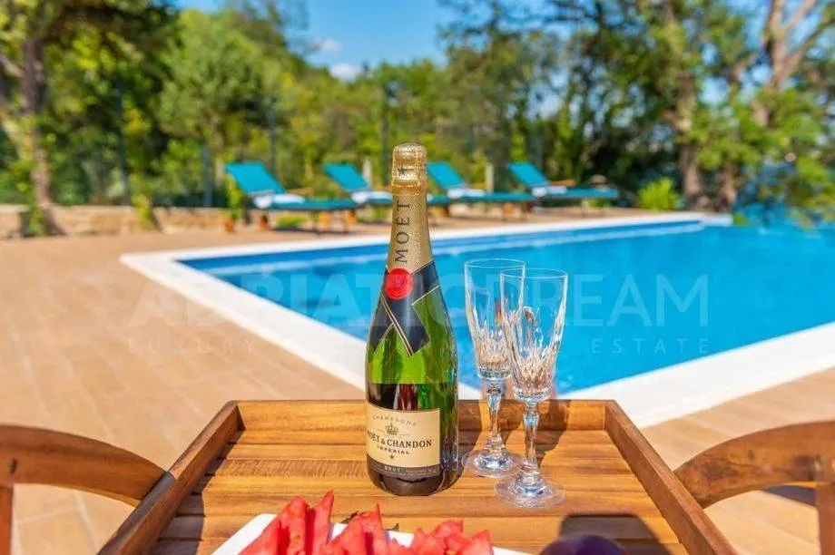 Piscina - Luxury Beachfront Villa in Posedarje