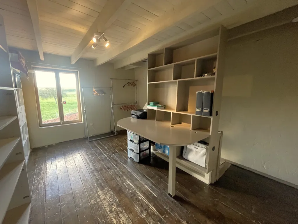 Kabinet - Charming 3-Facade House with Garden in Rural Area