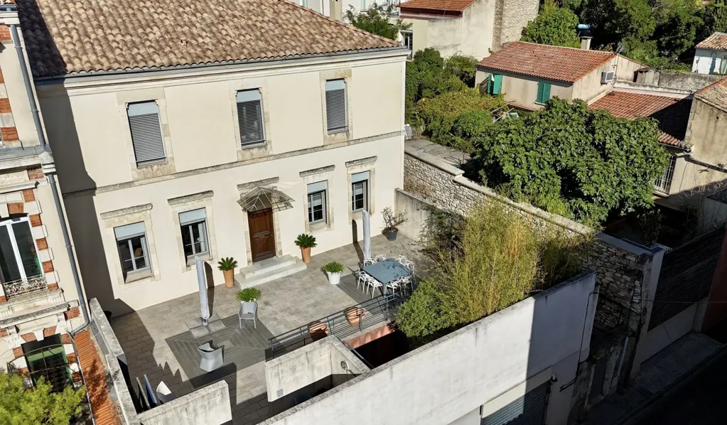 Vue aérienne - Maison de Maître avec Piscine dans l'Hypercentre de Nîmes