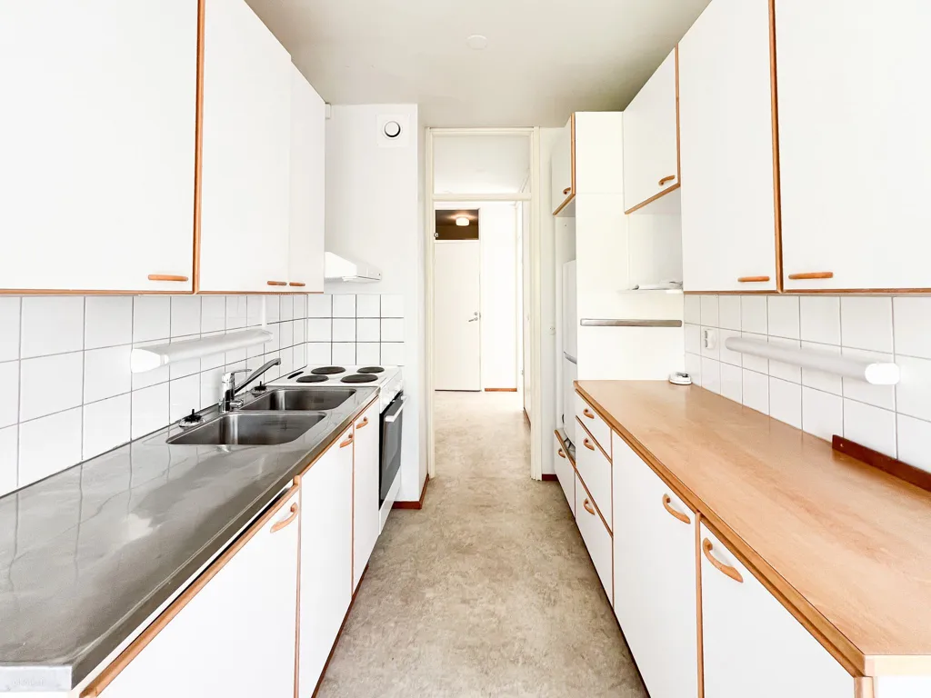 Küche - Bright Corner Flat with Balcony in Koivukylä, Vantaa